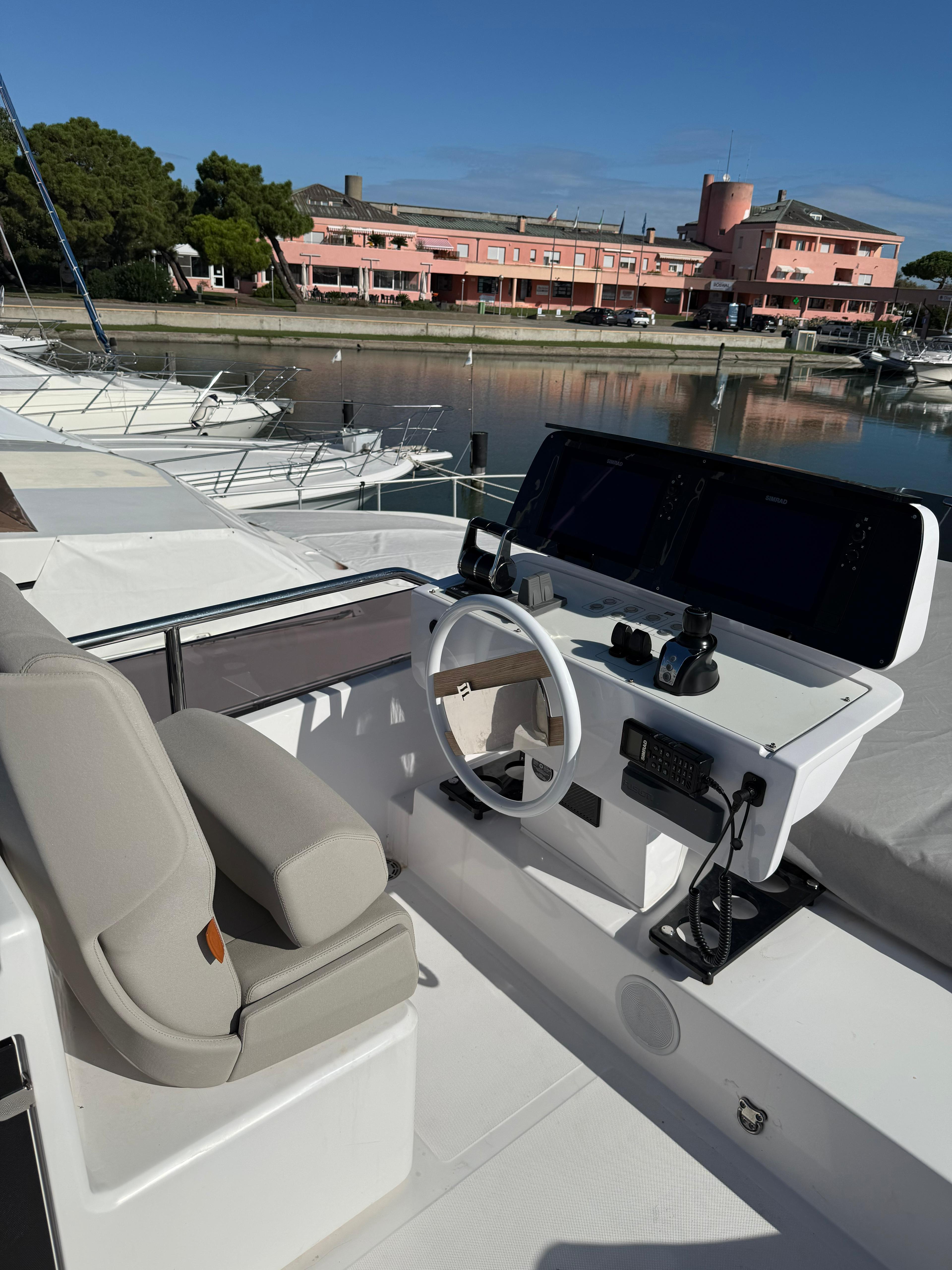 2023 FERRETTI YACHTS 580 